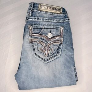 Rock Revival - Women's Felda Mid-Rise Ankle Skinny Jean
Size 28 Inseam 26